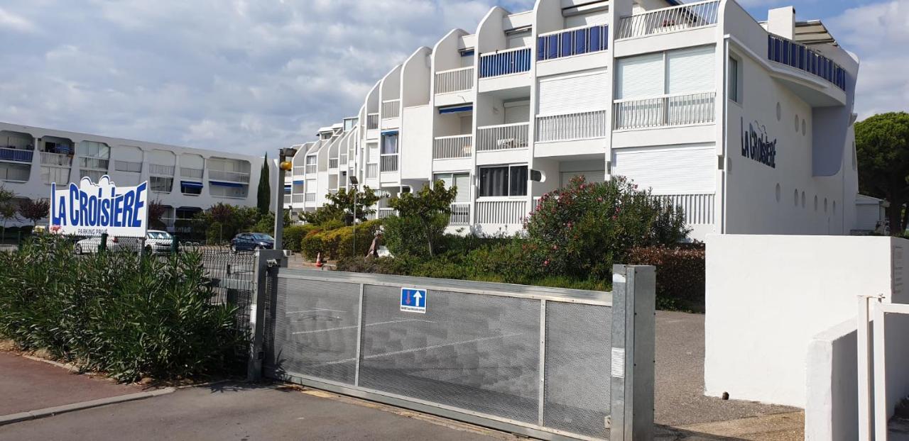 Studio vue port à 500m de la plage Le Grau-du-Roi Esterno foto