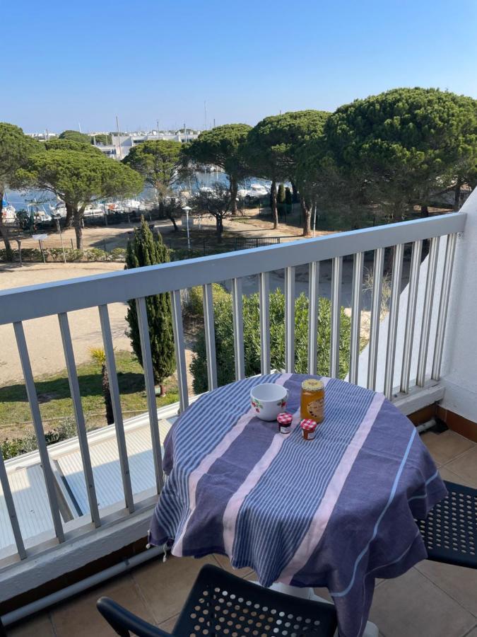 Studio vue port à 500m de la plage Le Grau-du-Roi Esterno foto