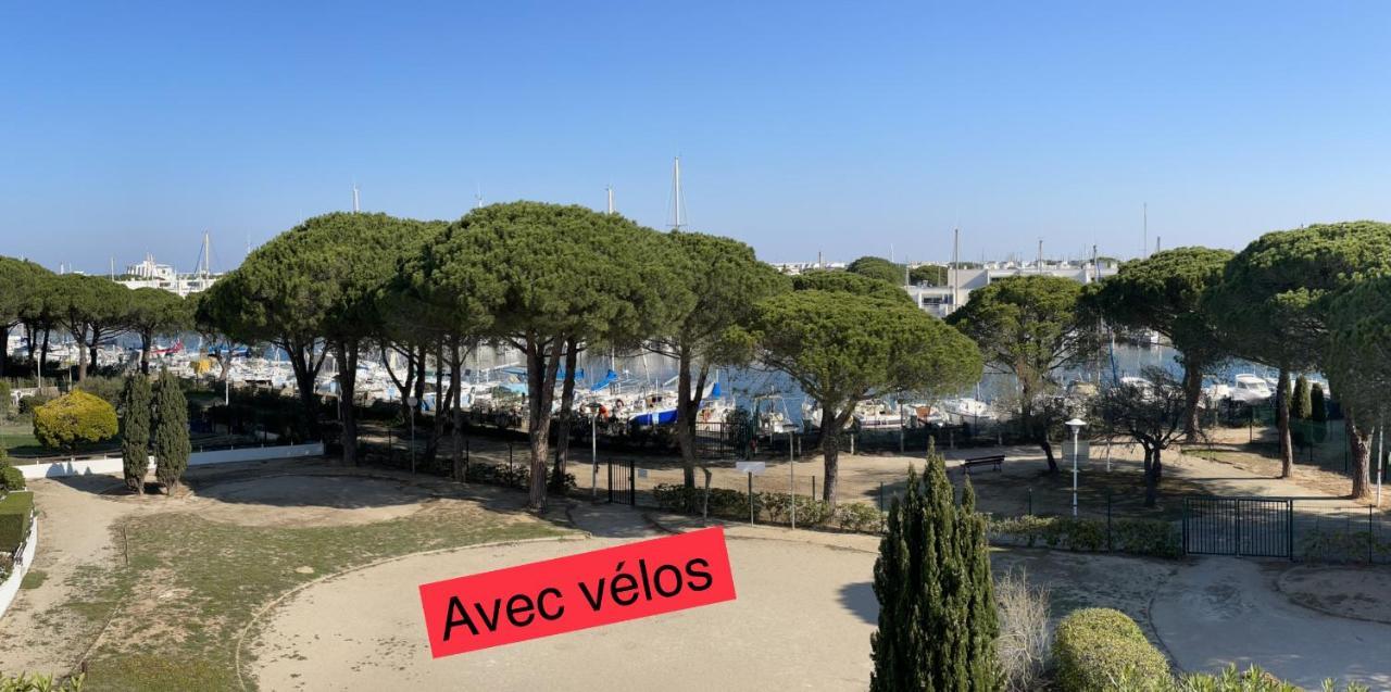 Studio vue port à 500m de la plage Le Grau-du-Roi Esterno foto
